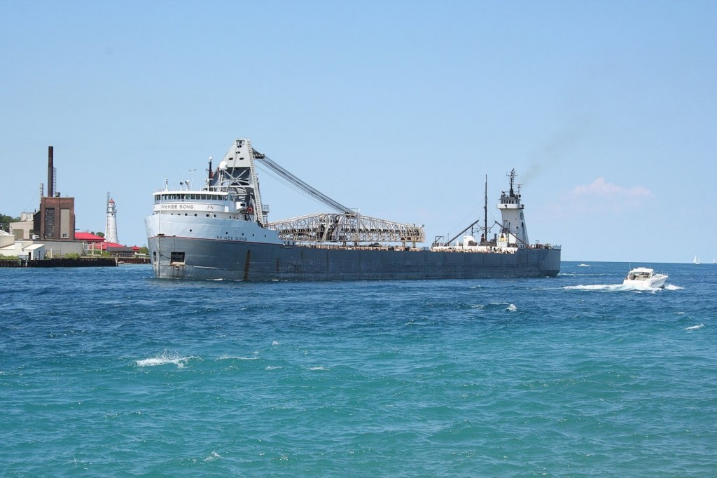 While from the front it may look like an ordinary self-unloading bulk carrier, the McKee Sons is actually a steamship converted to a barge, and semi-permanently mated to the tugboat Invincible.