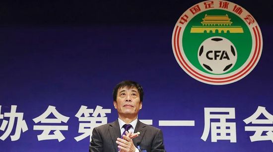 晚上八点整